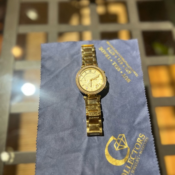Gently used MICHAEL KORS gold watch - Picture 1 of 2